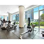 2-Bed Apt In Surfers Paradise With Pools And Gym