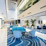 2-Bed Apt In Surfers Paradise With Pools And Gym