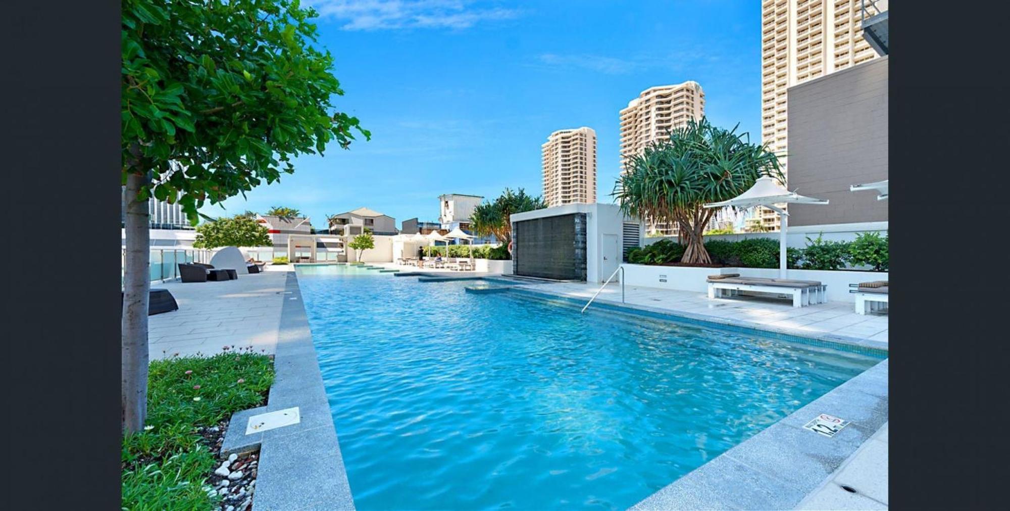 2-bed Apt In Surfers Paradise With Pools And Gym