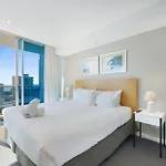 2-Bed Apt In Surfers Paradise With Pools And Gym
