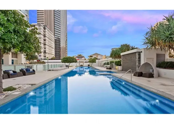 2-Bed Apt In Surfers Paradise With Pools And Gym