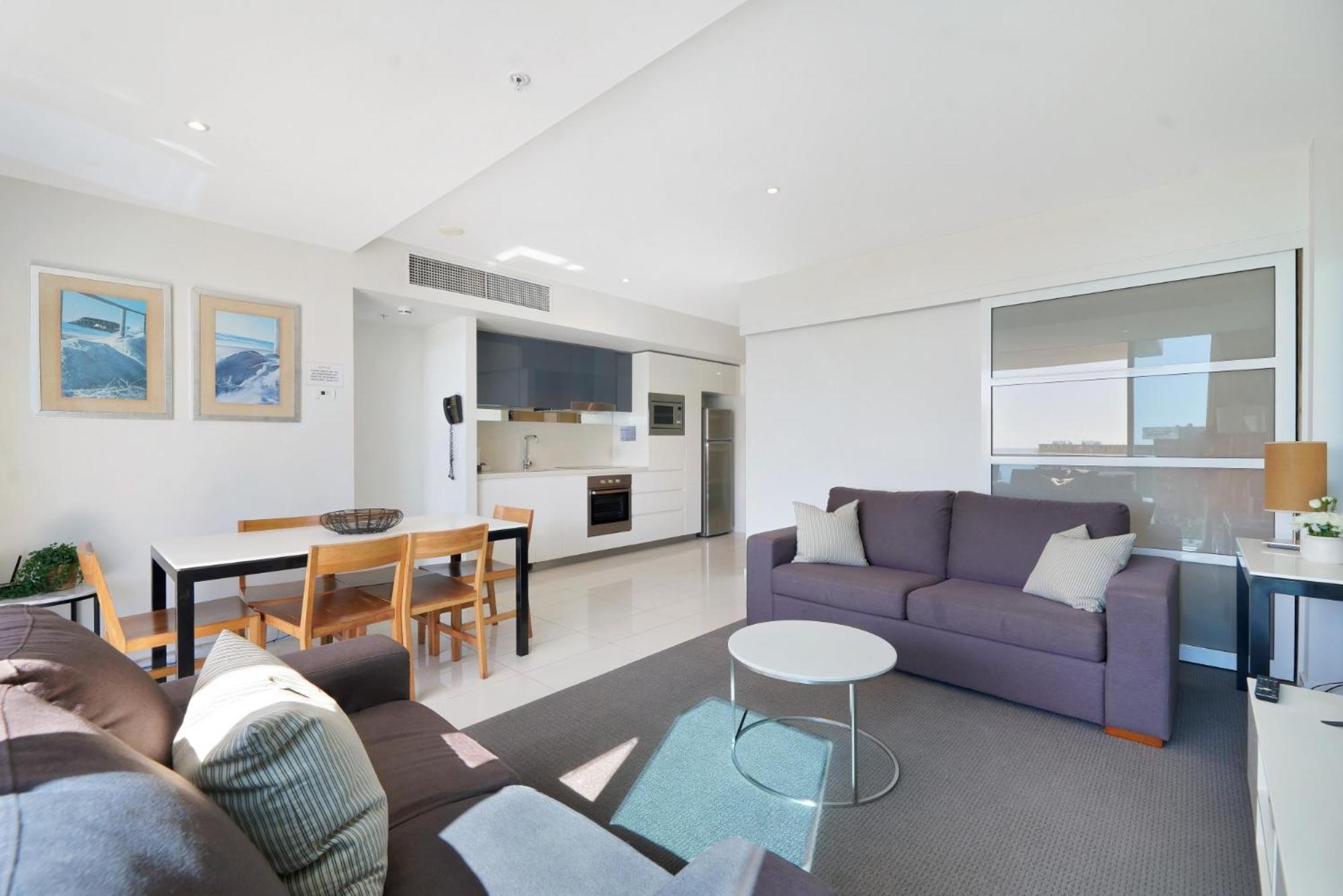 Apartment 2-bed Apt In Surfers Paradise With Pools And Gym *