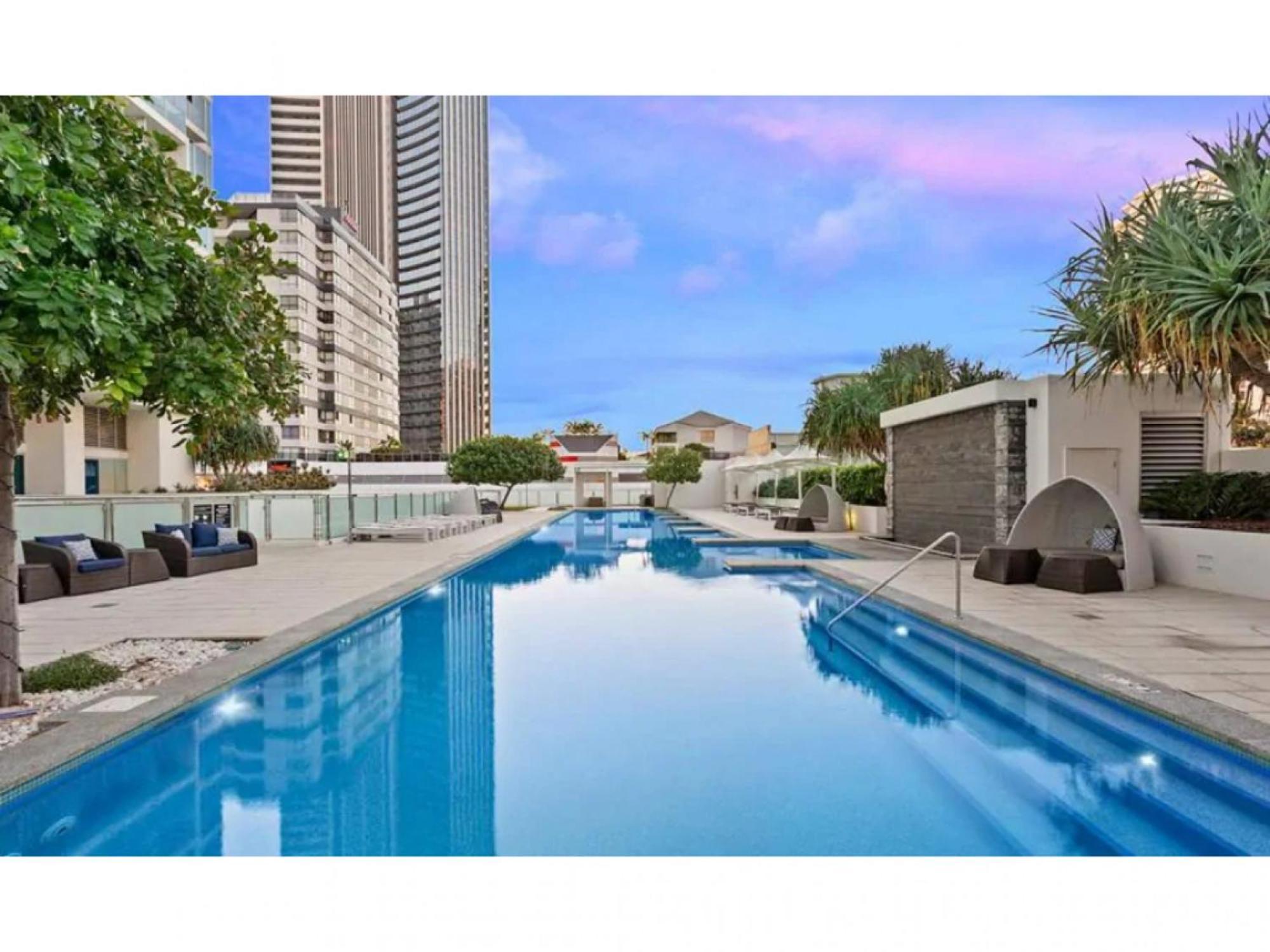 Apartment 2-bed Apt In Surfers Paradise With Pools And Gym *