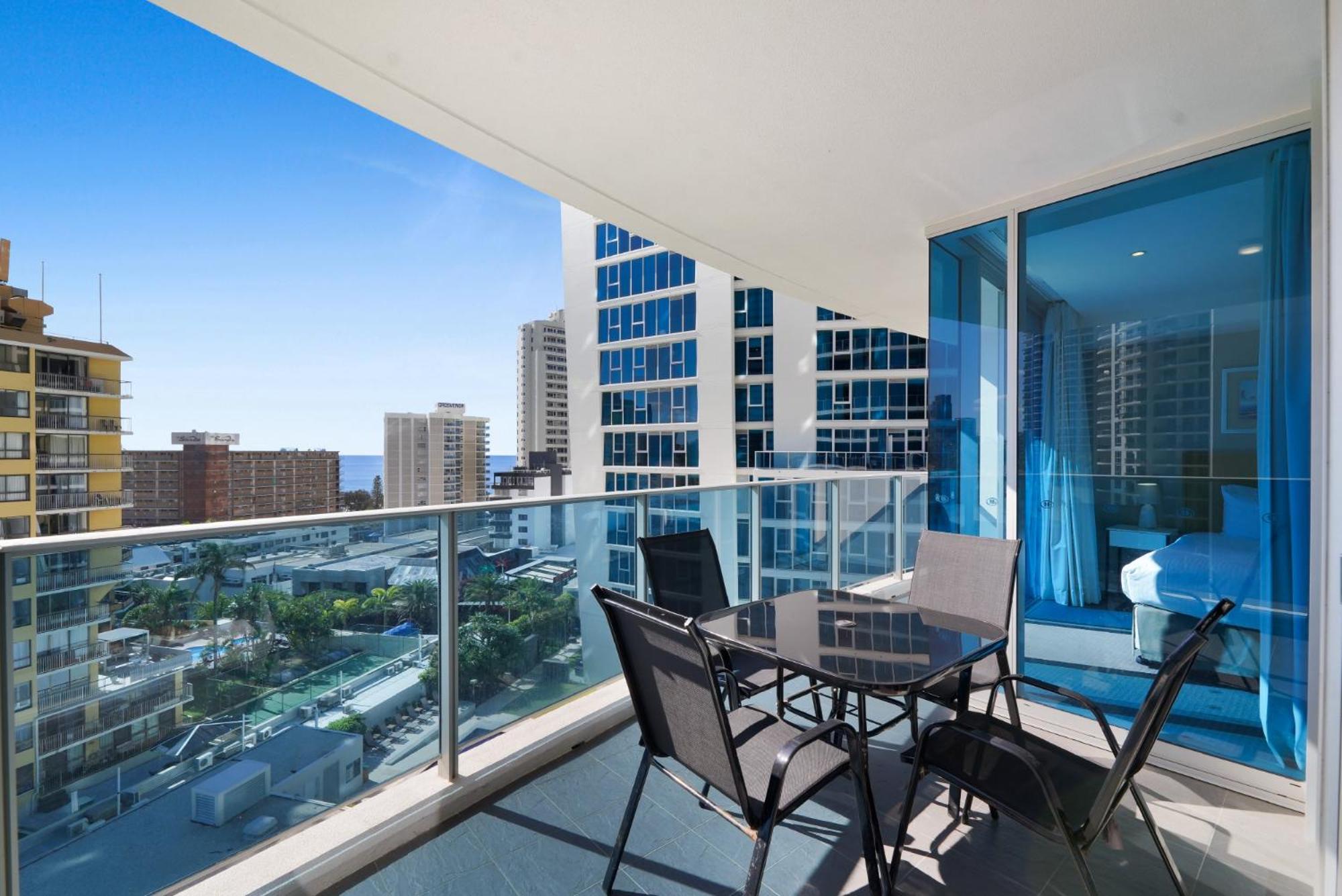 2-bed Apt In Surfers Paradise With Pools And Gym * Gold Coast