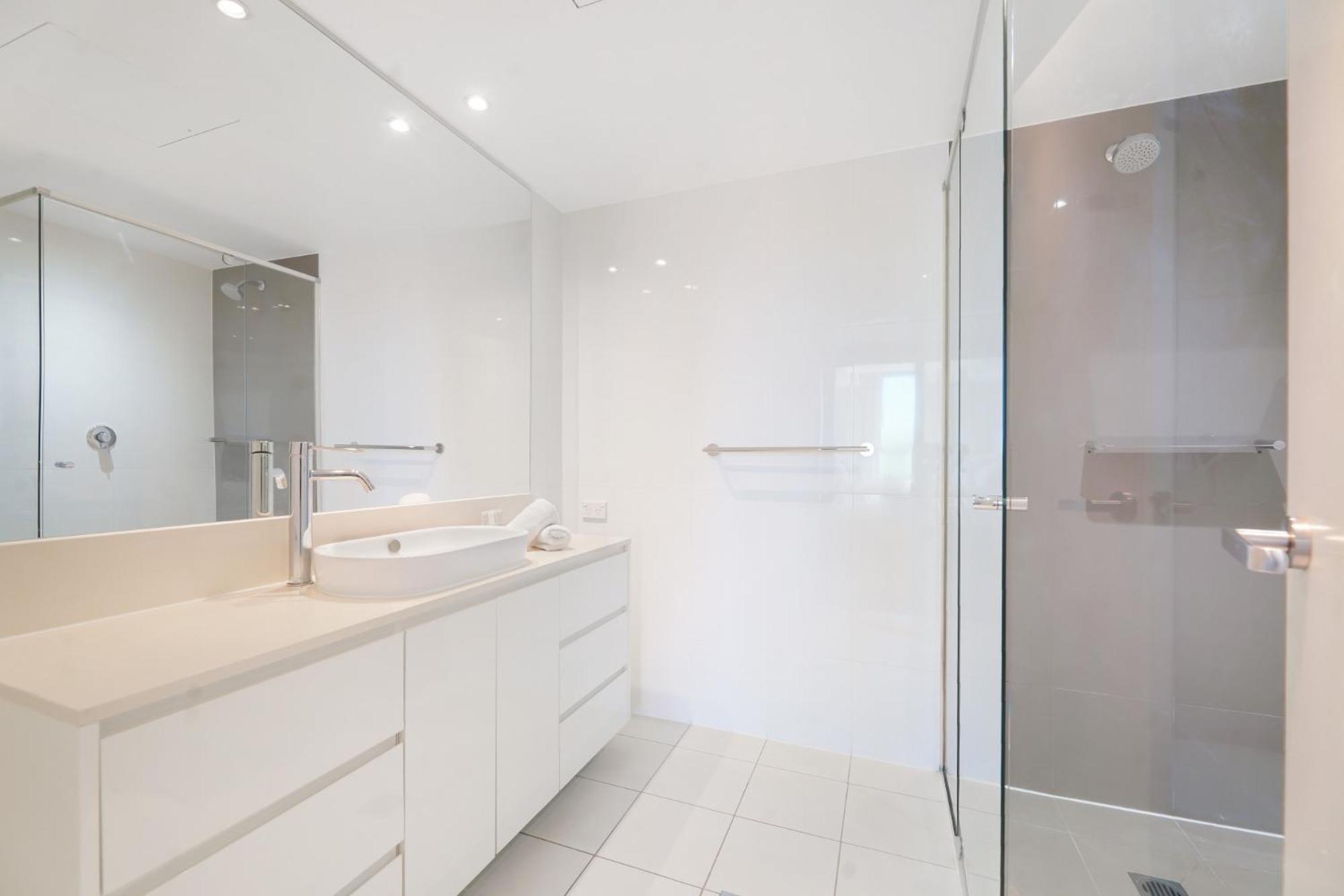 2-bed Apt In Surfers Paradise With Pools And Gym Gold Coast