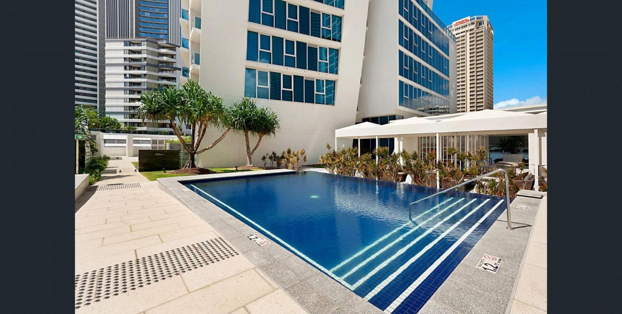 2-bed Apt In Surfers Paradise With Pools And Gym