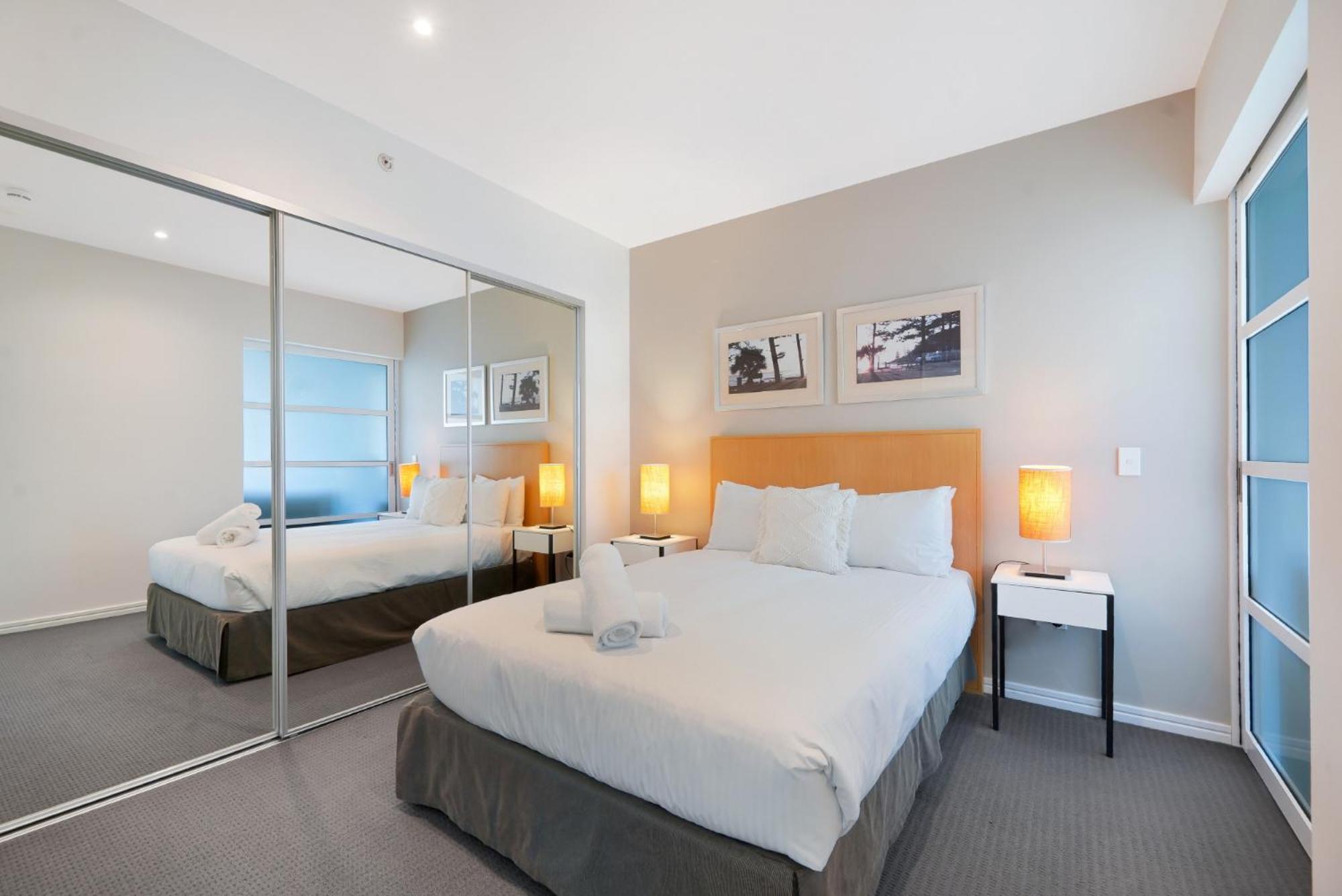 2-bed Apt In Surfers Paradise With Pools And Gym *