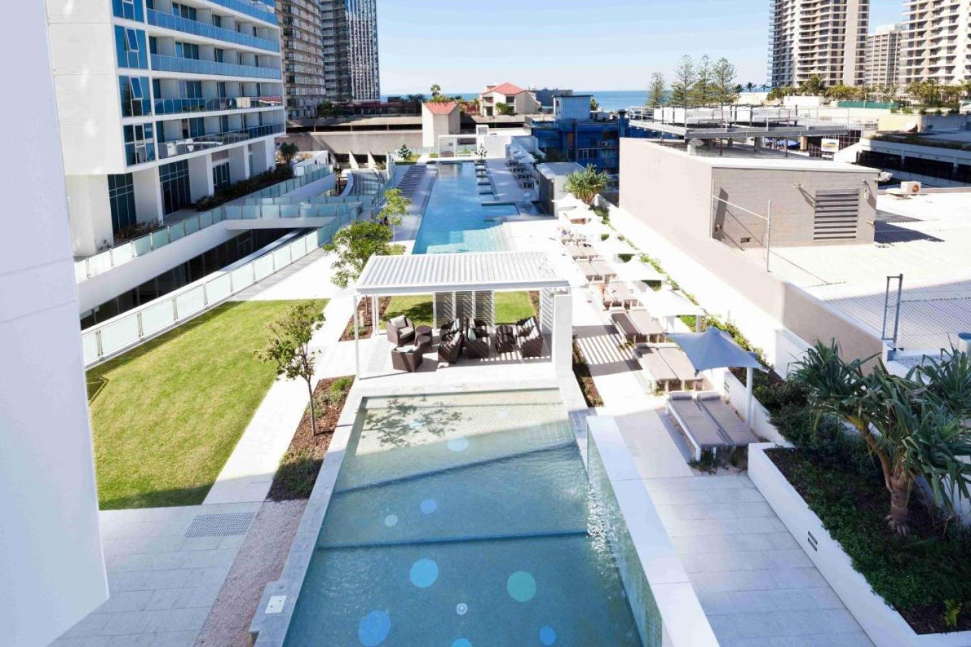 Apartment 2-bed Apt In Surfers Paradise With Pools And Gym *